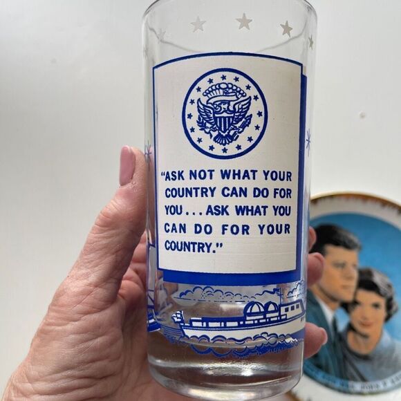 Commemorative President & Mrs. John F Kennedy 1917-1963 Drinking Glass Plate Set - Picture 3 of 4